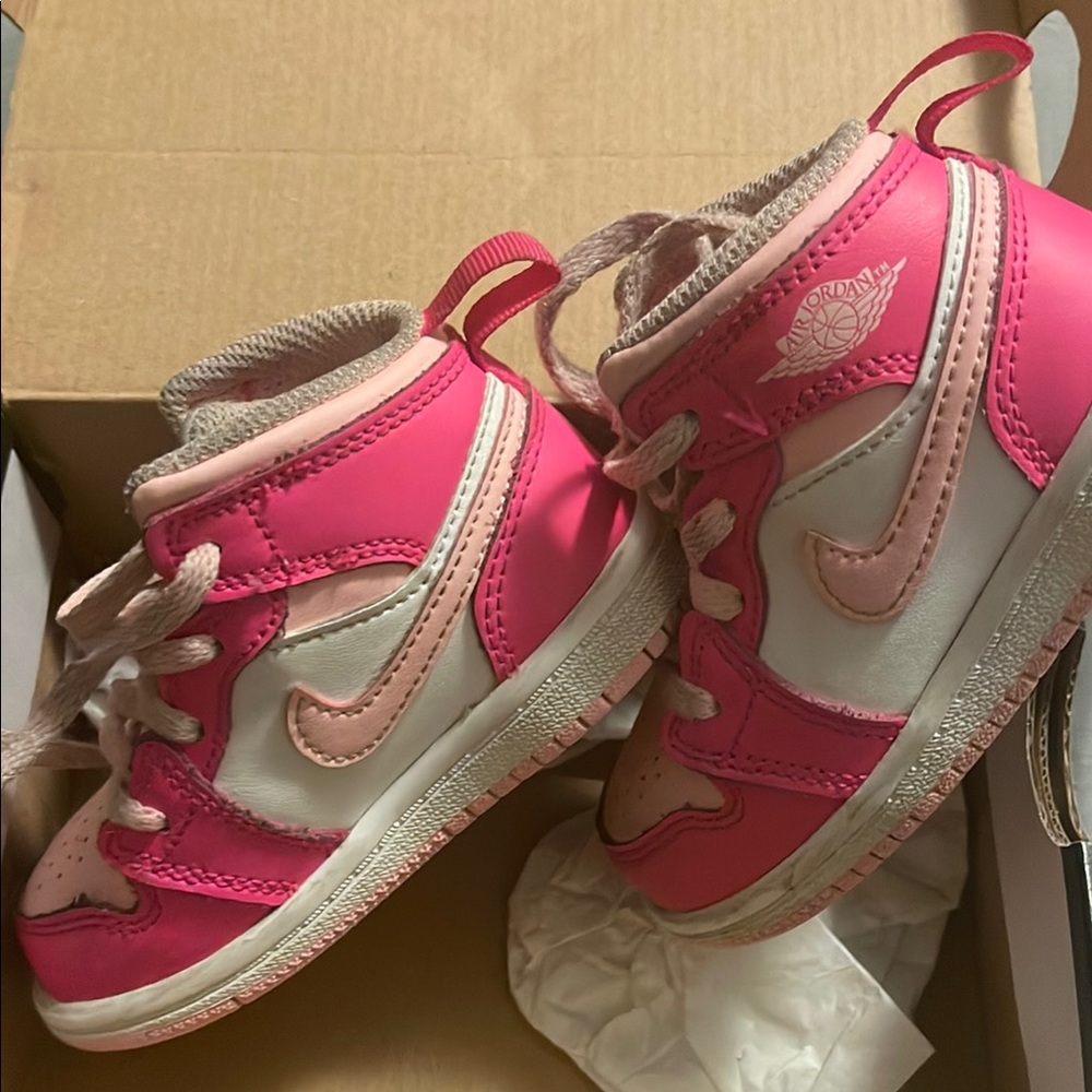 6c Nike Pink and White Jordan 1 mid